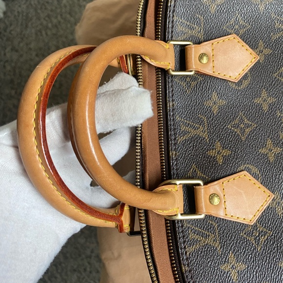 LV Alma Monogram - Picture 6 of 15
